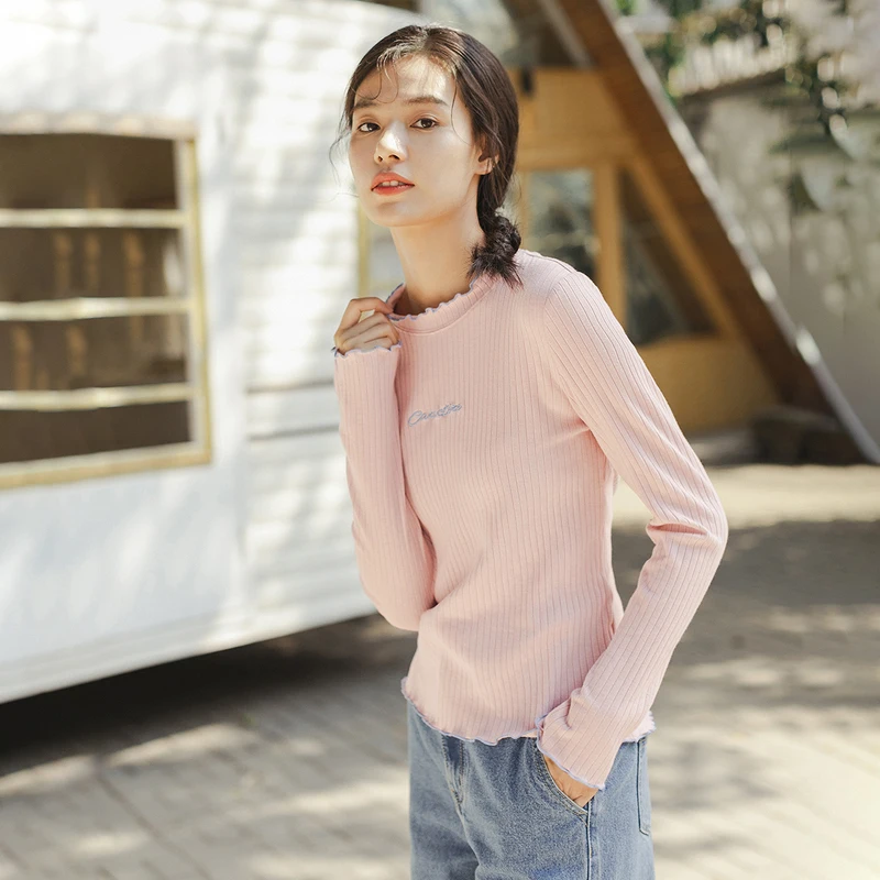 Женская футболка с буквенным принтом комфортная для фитнеса круглым вырезом и