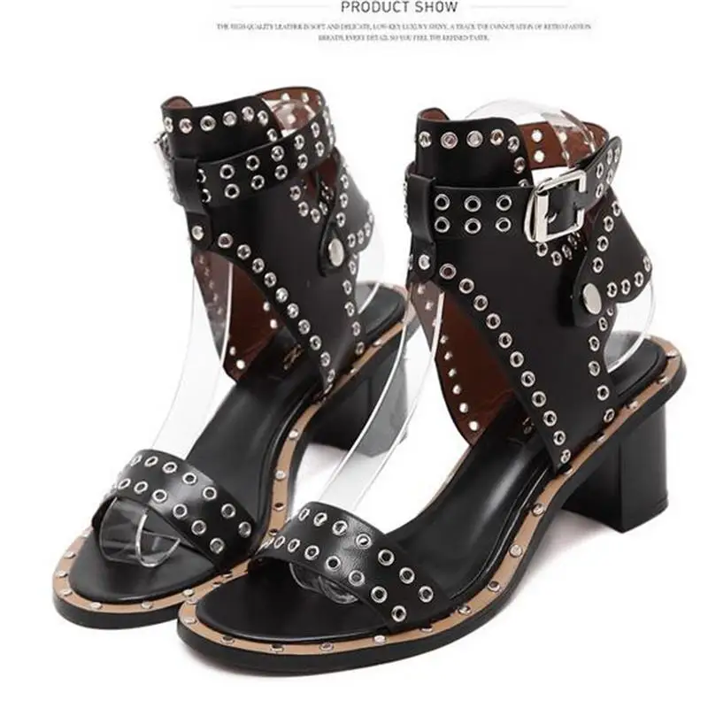 Женские сандалии с заклепками босоножки в римском стиле на среднем каблуке