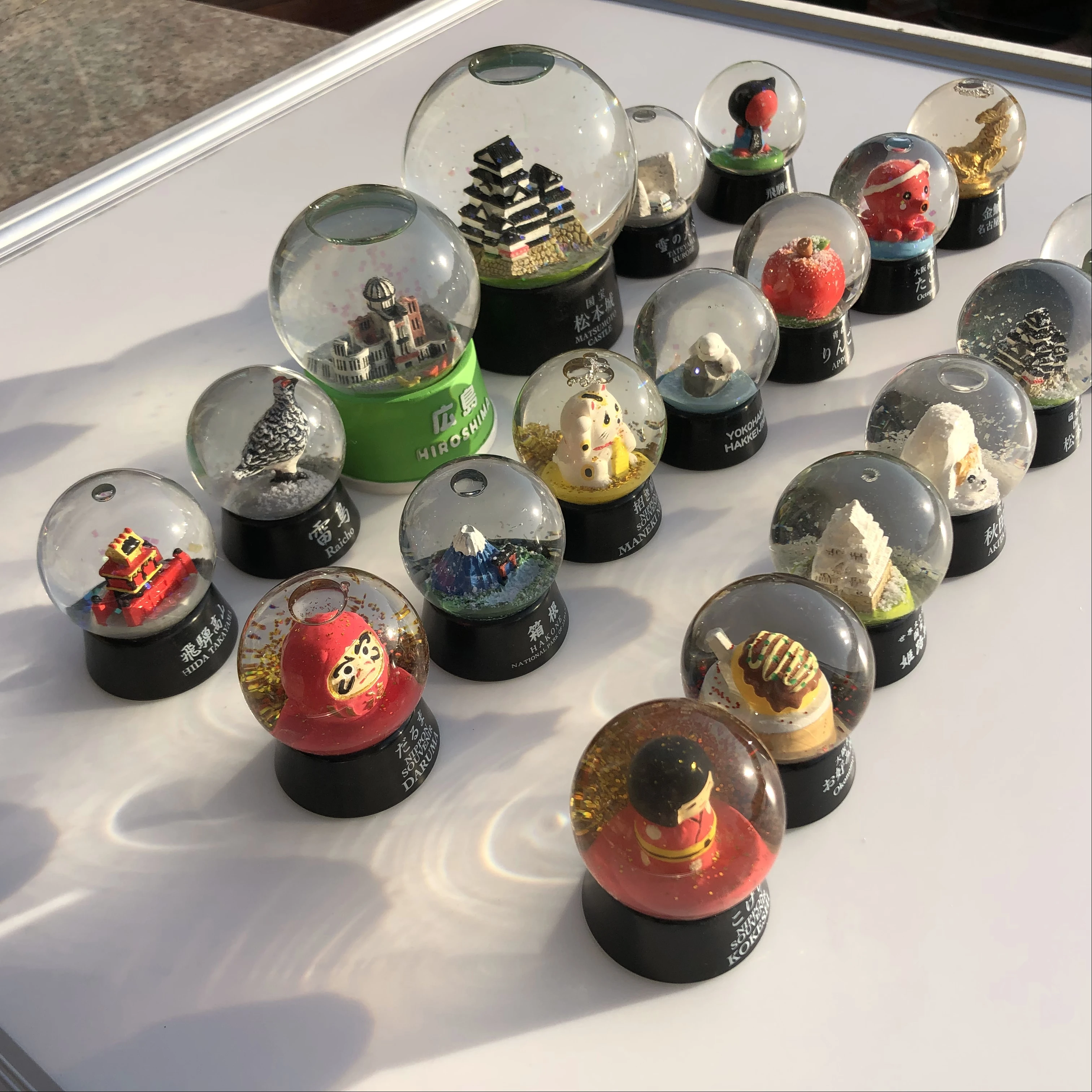 

Taiwan South Africa Japan Etc. Snowglobes Desk Ornaments Decoration Articles Handicraft Gifts