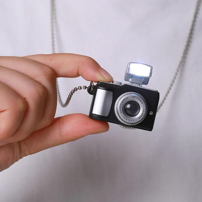 

Flash Light Camera Necklace Vintage Making Sound Cameras Necklaces Men Small Funny Pendant Jewelry for Women Friend Gift Jewelry