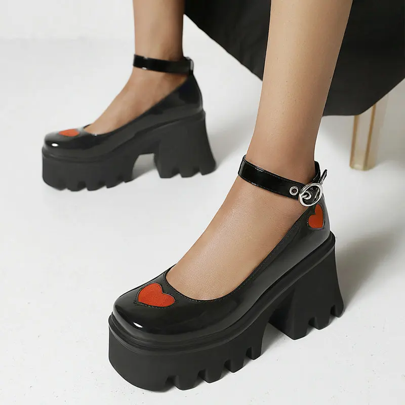 

Туфли-лодочки женские из лакированной кожи, высокий каблук, платформа, ремешок на щиколотке, принт сердечек, Классическая обувь на массивно...