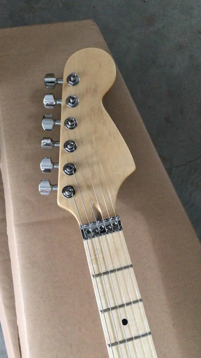 Оптовая продажа модель электрической гитары STR с системой floyd rose tremolo в sunburst 171123 |