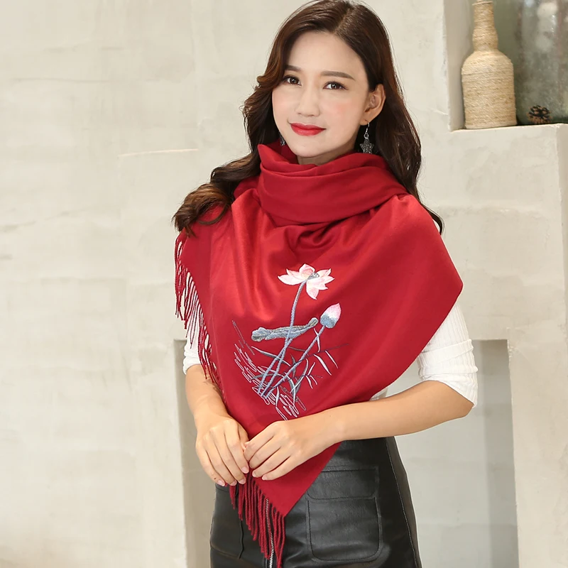 Женский длинный кашемировый шарф с кисточками фиолетовый вышивкой в виде водной