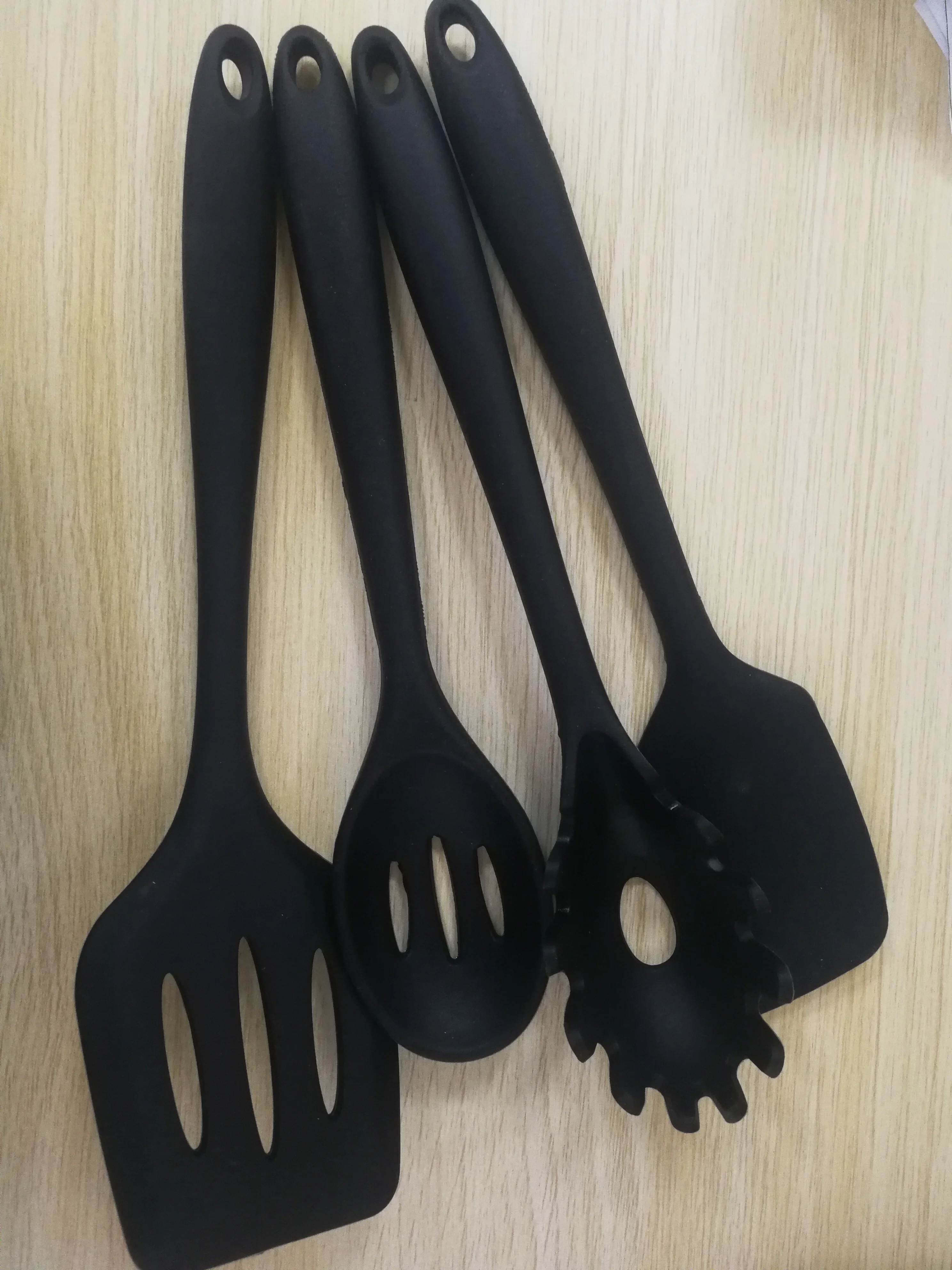 

SPTWAY Silicone kitchen utensils ，Egg Turners, Pancake Flippers, Kitchen Spatulas，Spoon-4 packs