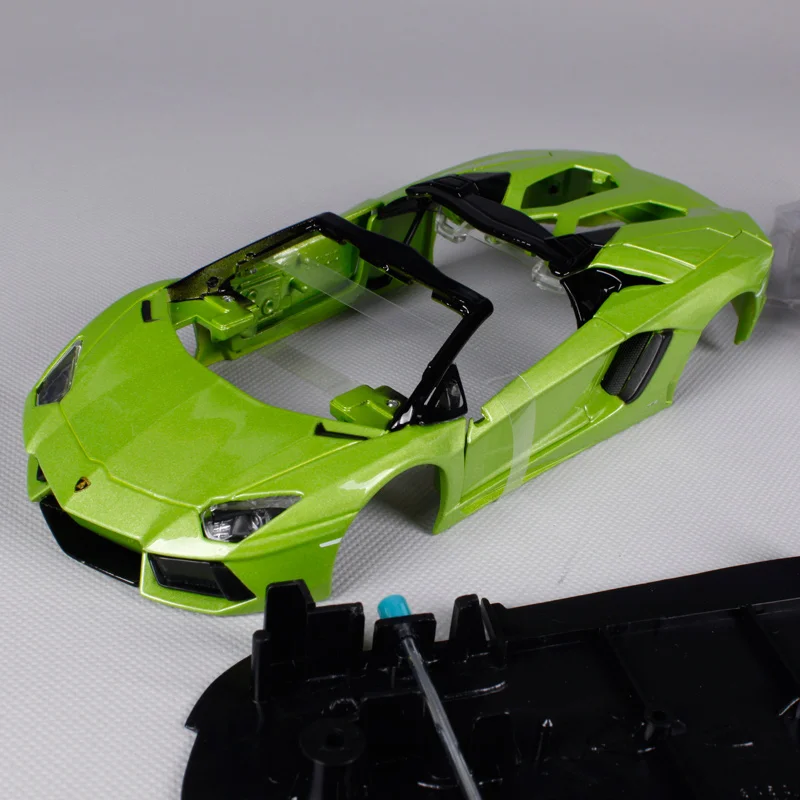 Модель автомобиля родстер Maisto 1:24 Lamorghini ventuador LP 700-4 в сборе литая под давлением