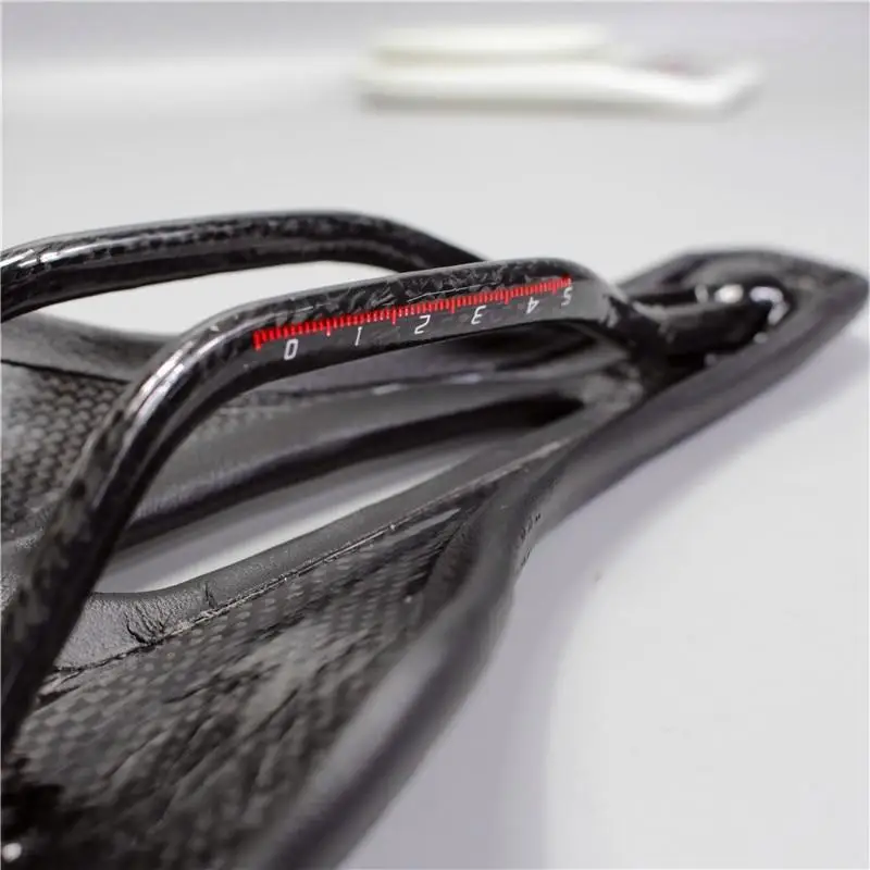 Полностью углеродное волокно дорожное Mtb велосипедное седло 3K T700 светильник