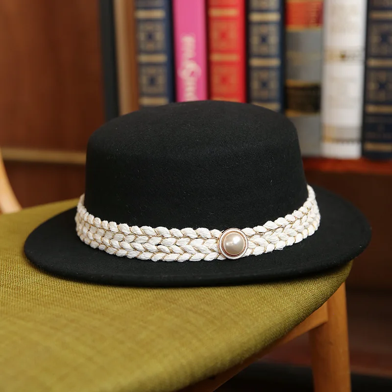 

2021 New Fedora New Winter White Women's Hats Wide Brim Hat French With Pearl Retro Fashion Women's Cap