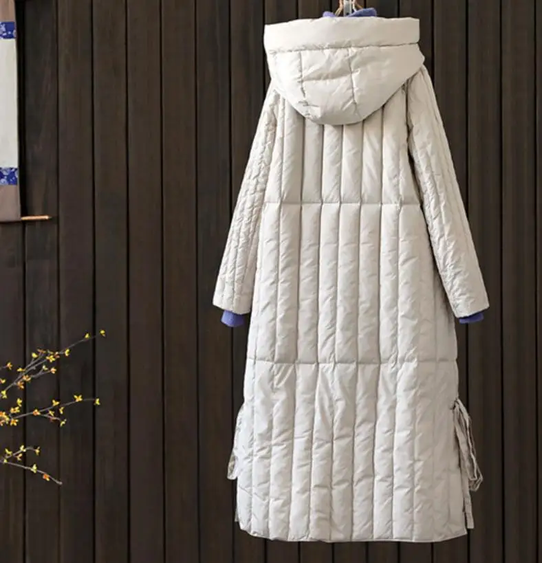 Женская куртка с капюшоном зимняя винтажная на белом утином пуху свободная