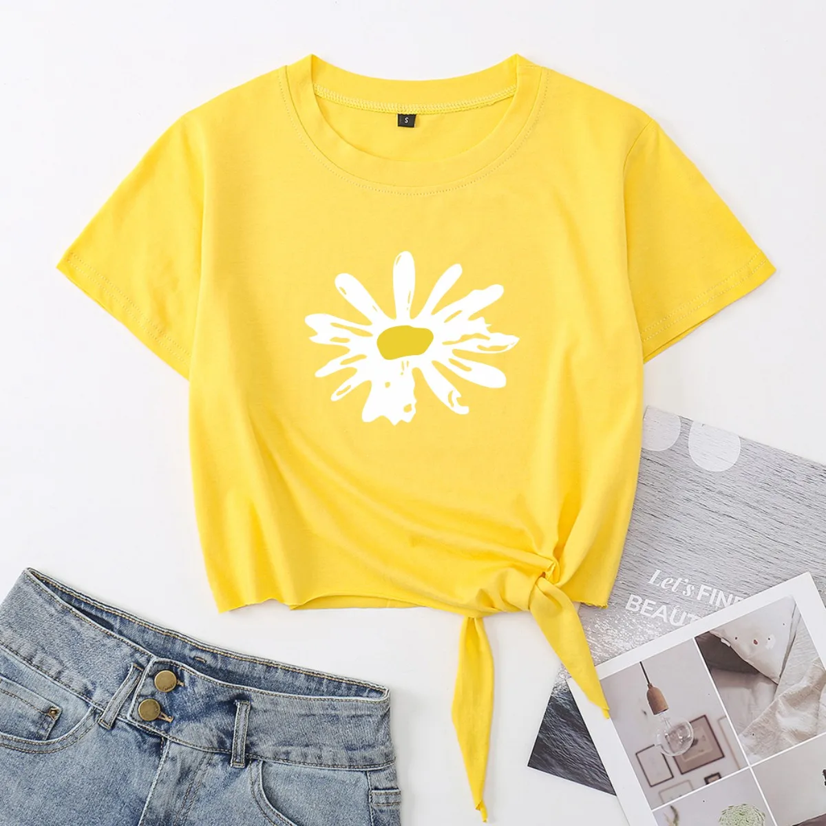 

Daisy Wildflower Knotted Crop Top Shirt Women's Summer Short Sleeve Cotton T-Shirt Cropped Tops Graphic Tee with Front Tie Knot