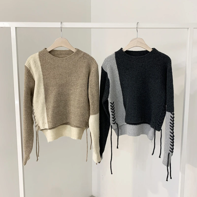 Женский трикотажный свитер в полоску с круглым вырезом и длинным рукавом |