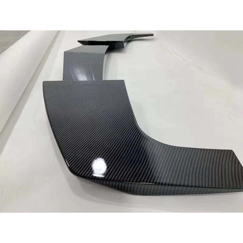 Чехол из АБС-пластика с имитацией углеродного волокна и цвета на заднем крыле для