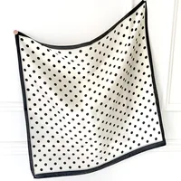 КРАСНЫЙ КВАДРАТНЫЙ ШЕЛКОВЫЙ ШАРФ KPACNBBINCEMB