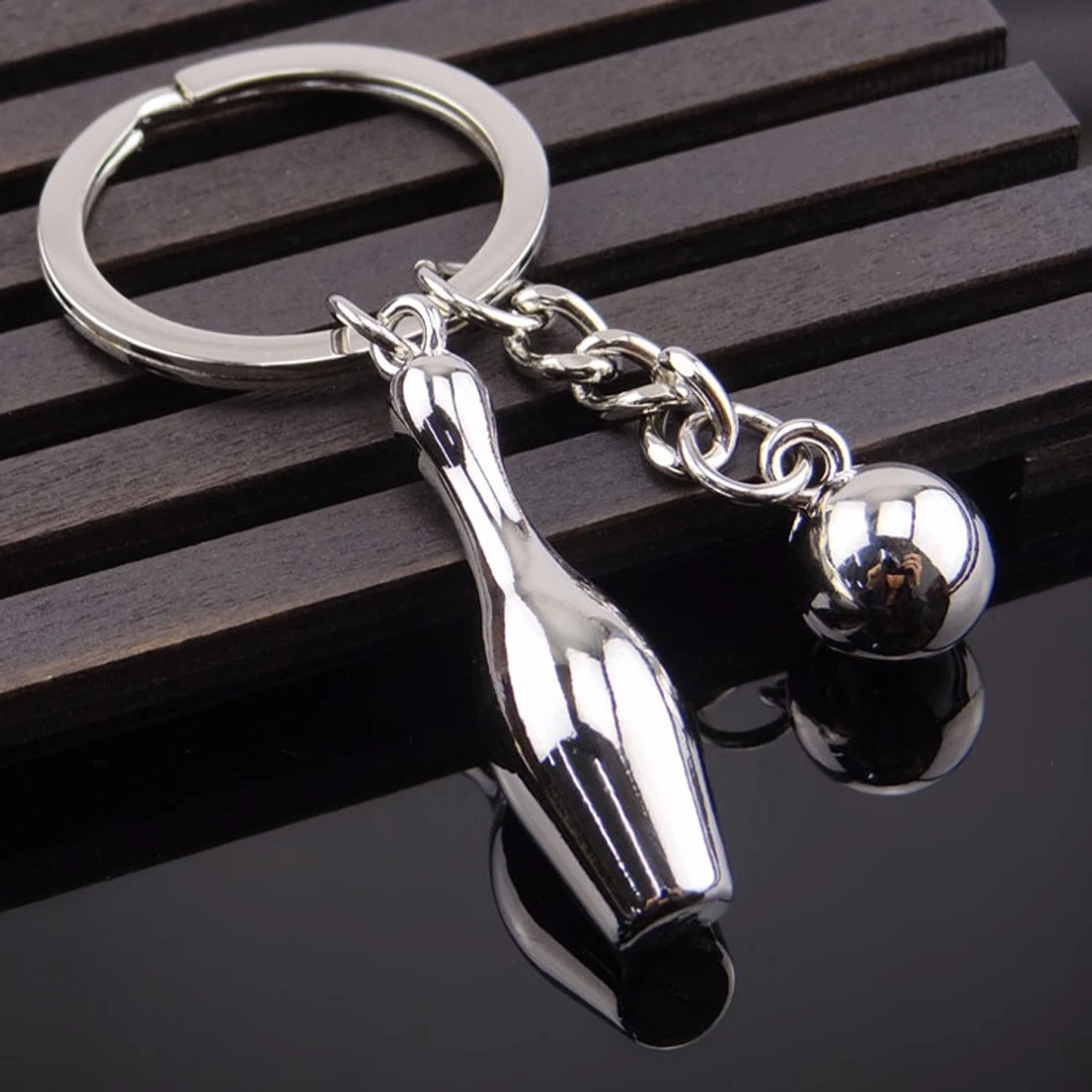 

1pcs 3D Bowling Ball Shape Keychain Sports Creative Alloy Car Keyring Key Chain Zinc Alloy Mental Fashion Creative Keychain