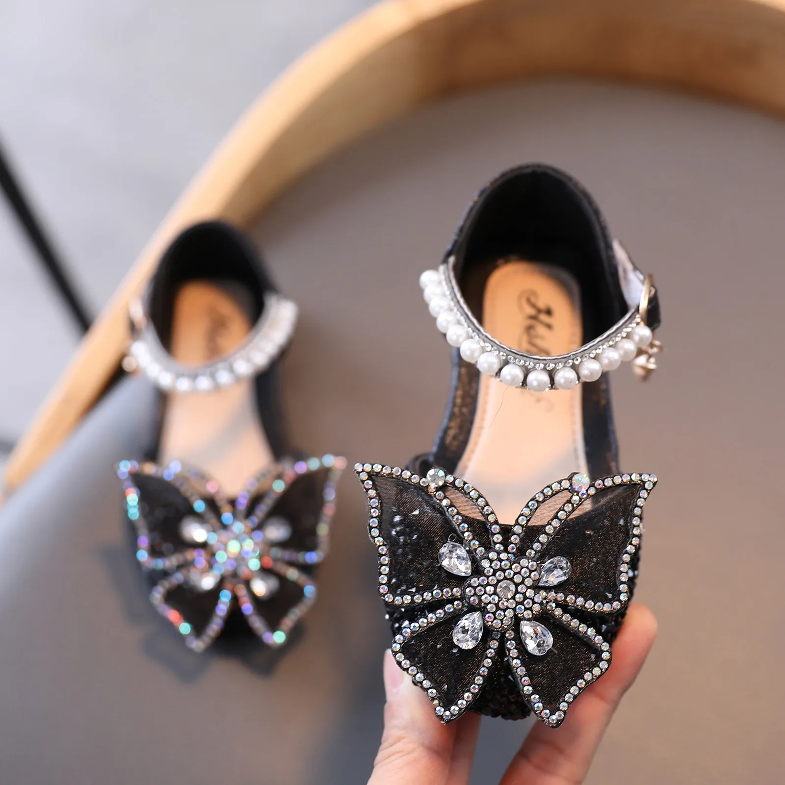 

Girls Kids Baby Diamond Decoration Fashion Girl Shoes Pearl Crystal Bling Bowknot Single Princess Shoes Fashion Girls Sandals