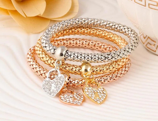 3 предмета в комплекте партия эластичные браслеты с брелоками для женщин