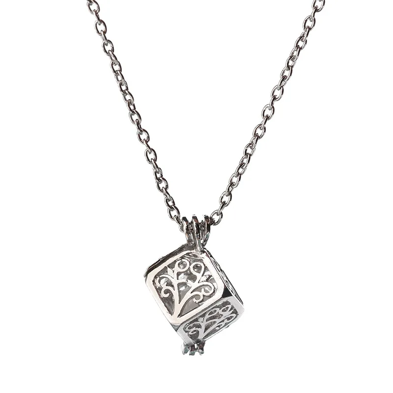 

Creative Retro Alloy Box Luminous Pendant Necklace Simple Fashion Elegant Temperament All-match Necklace Wholesale