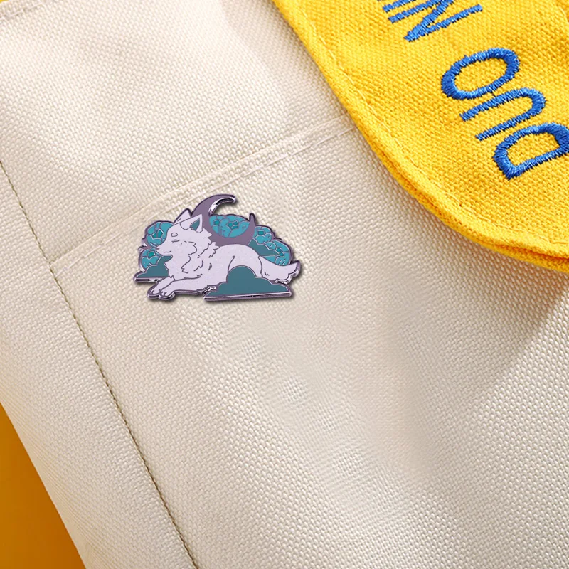 Зимняя брошь в виде лисы