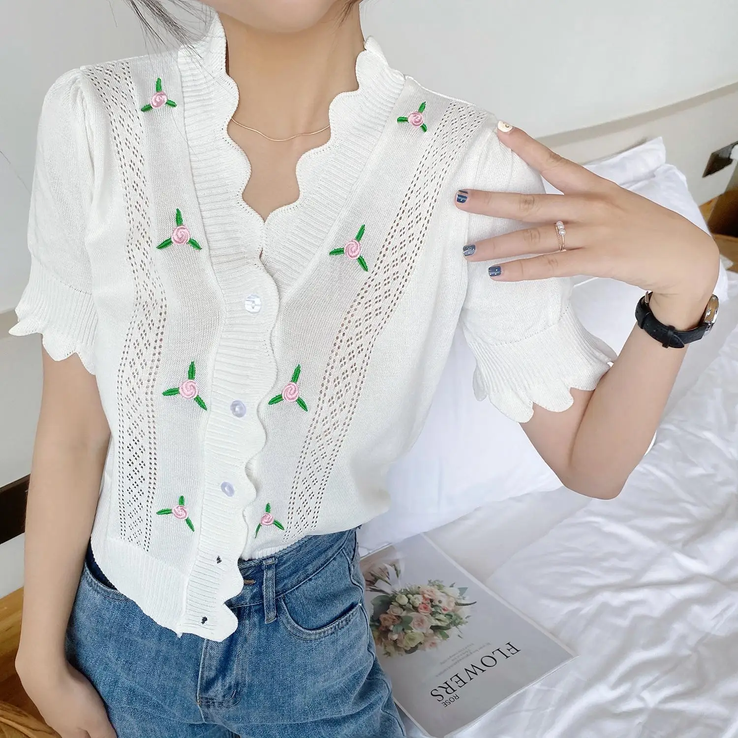 

Make firm offers the new fashion show thin lace collar short sleeve short unlined upper garment to coat a T-shirt