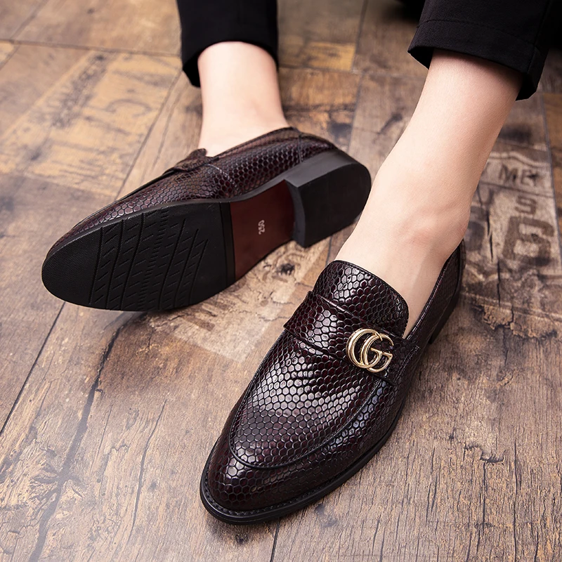 

New high-quality men's casual leather shoes, fashionable classic snake-print business men's shoes, soft top driving shoes