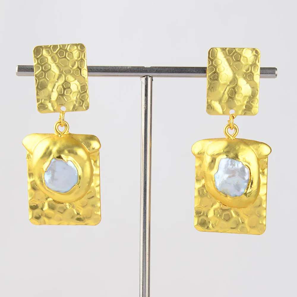 

Women‘s White Keshi Pearl Golden Plated Rectangle Earrings