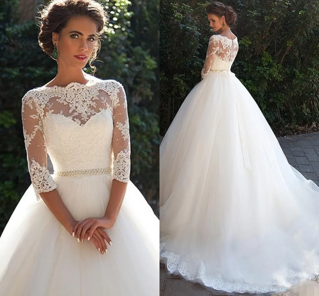

The new 2021 autumn women's lace is thin and long, and the middle waist half sleeve wedding dress is trailing