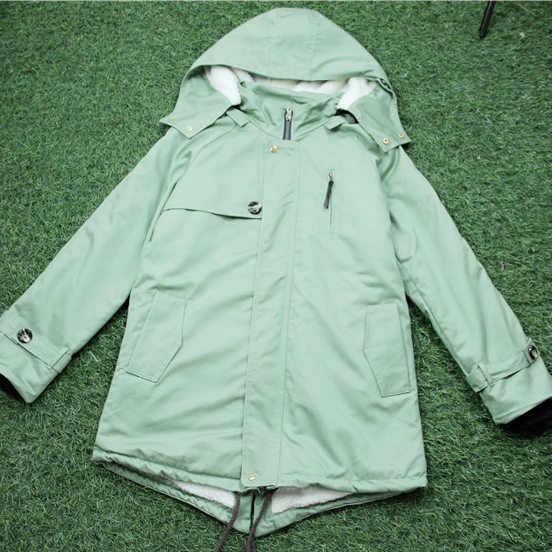 Теплая зимняя куртка с капюшоном на меху Mori Girl армейского зеленого цвета |