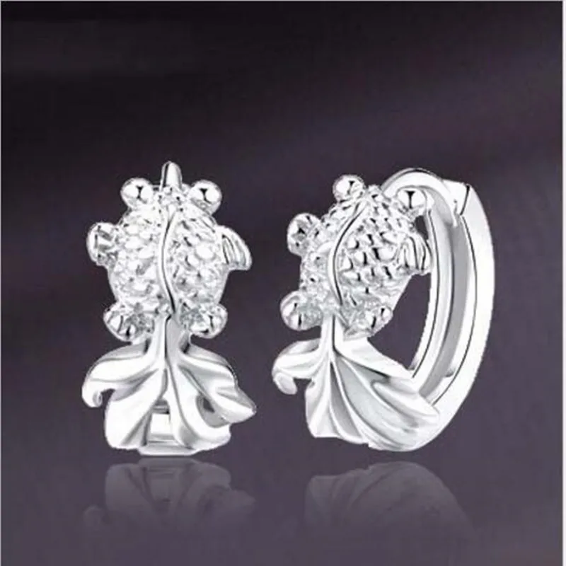 

Beautiful Temperament 925 Sterling Silver Jewelry Fashion Simple Exquisite Small Goldfish Female Anti-allergic Earrings