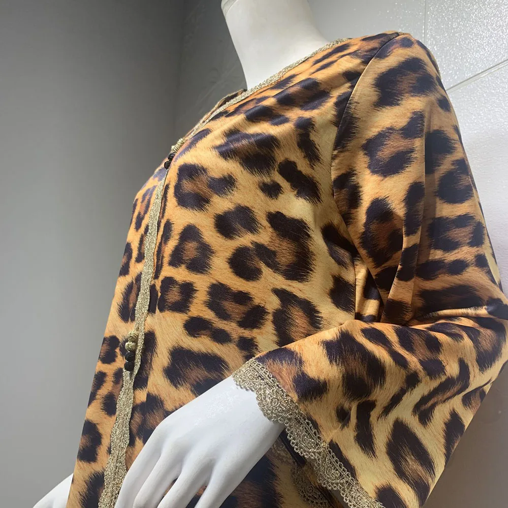 

Muslim Style Fashion Oversize Indie 2021 Spring Summer Loose Casual Temperament Leopard Printing V-neck Long Sleeve