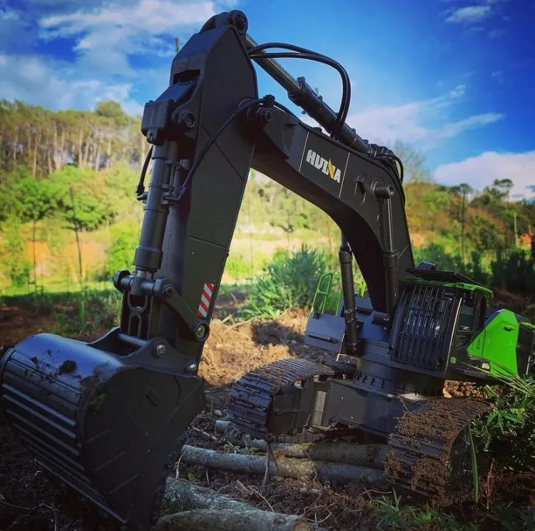 радиоуправляемый экскават