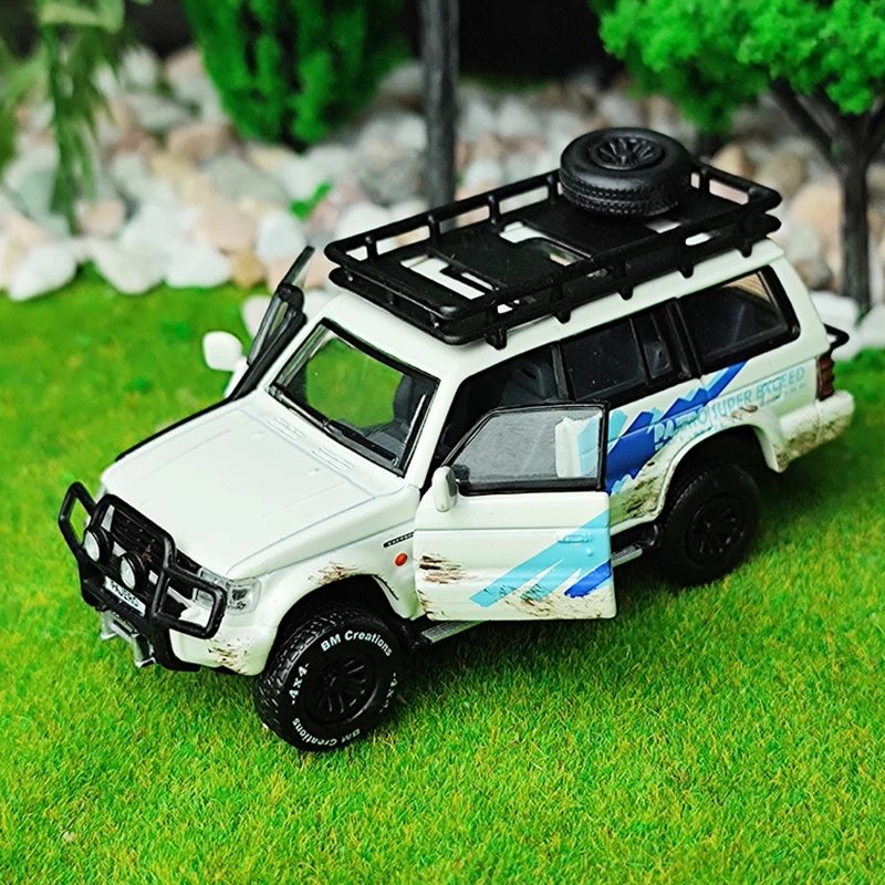Модель автомобиля с литым давлением BM Creations 1:64 Mitsubishi 3rd Gen Pajero LHD/RHD Jungle Pack | Игрушки