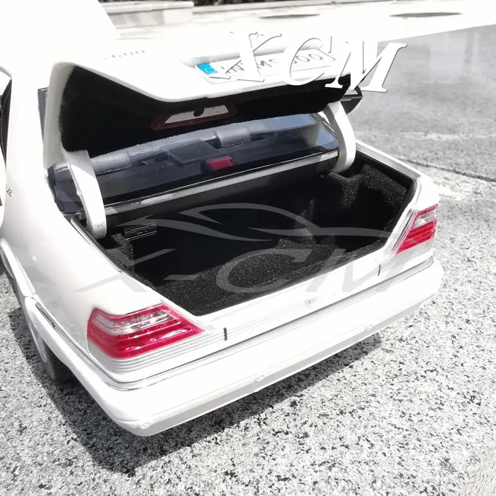 Литая под давлением модель автомобиля для S600 (белый) 1:18 + маленький подарок! |