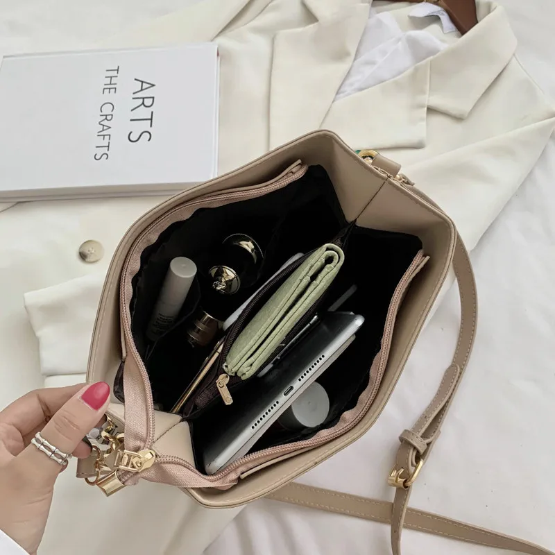 

Famous Designer Scarves Chain Shoulder Bag High Quality Leather Tote Bags Ladies Stylish Solid Color Stone Pattern Crossbody Bag