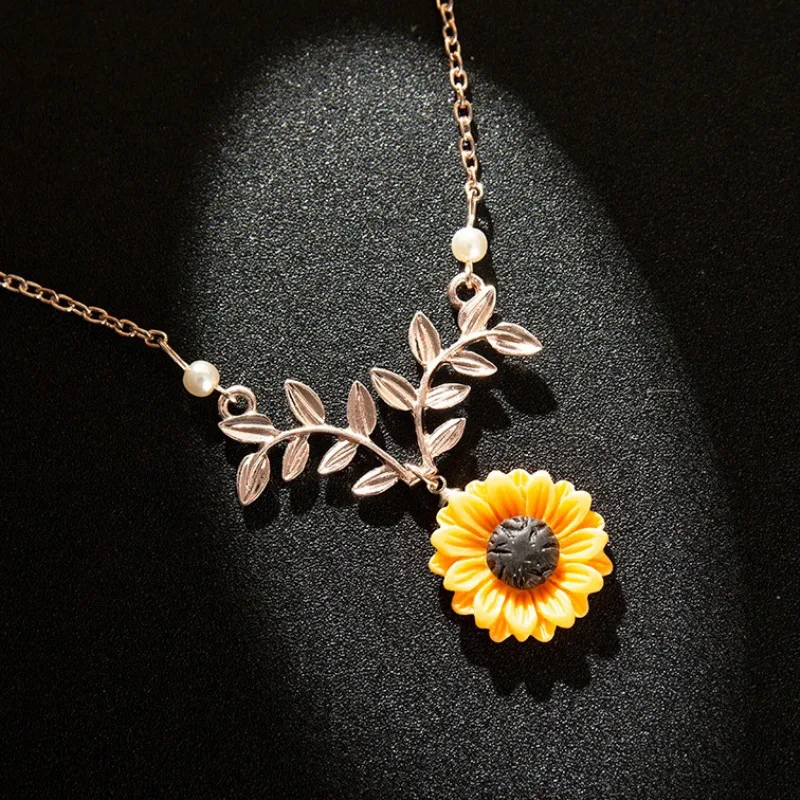 

2021 Trend Chain Necklace Female Pearl Sun Flower Choker Women Temperament Fashion Sunflower Pendant Necklaces Vintage Jewelry