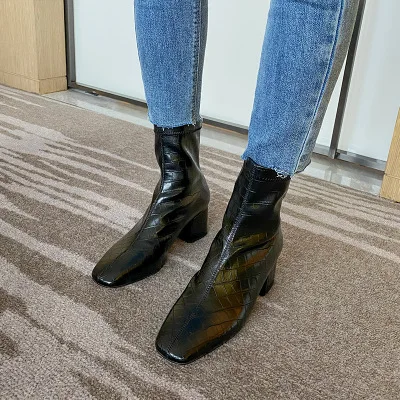 

Crocodile Pattern Soft Leather Boots Thick Heel Square Toe Short Ankle Boots Temperament Spring Autumn Black Beige Single Boots