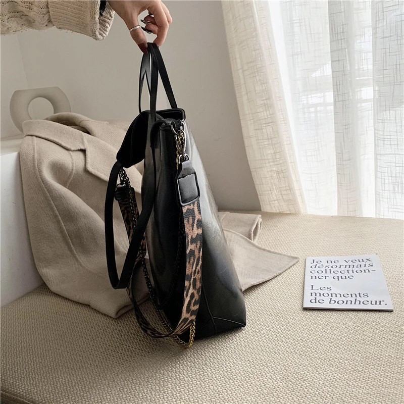 Женская большая сумка через плечо из масляной кожи женская искусственной