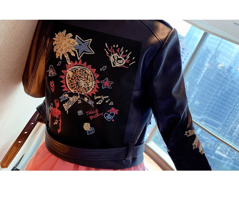 

2020 new autumn and winter locomotive slim print pu leather jacket tide small leather jacket short