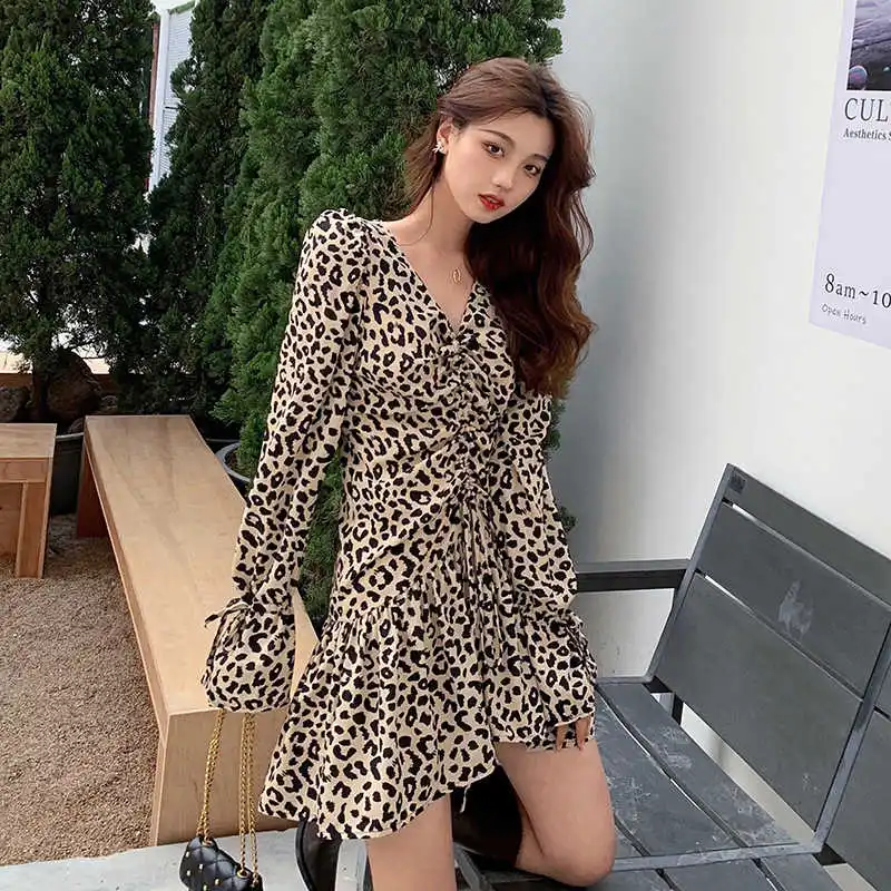 

2021 spring sweet cool little leopard drawstring Leopard Dress Design French V-neck temperament skirt