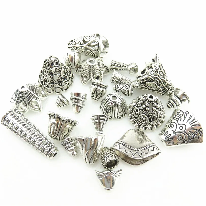 Этнический варизированный цветочный узор шармы в форме сердца рыбьи листья