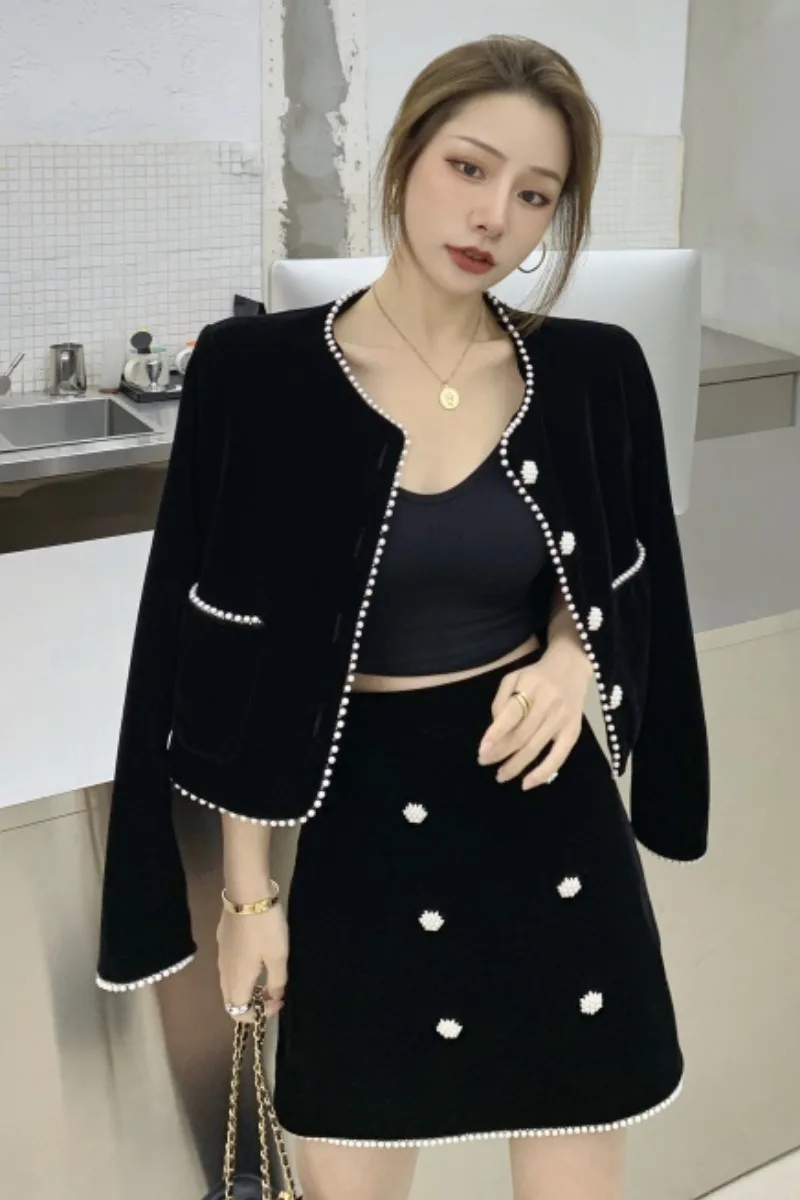 

French Retro Celebrity Light Mature Style Luxury Velvet Short Water Diamond Button Top Autumn And Winter Short Skirt Set