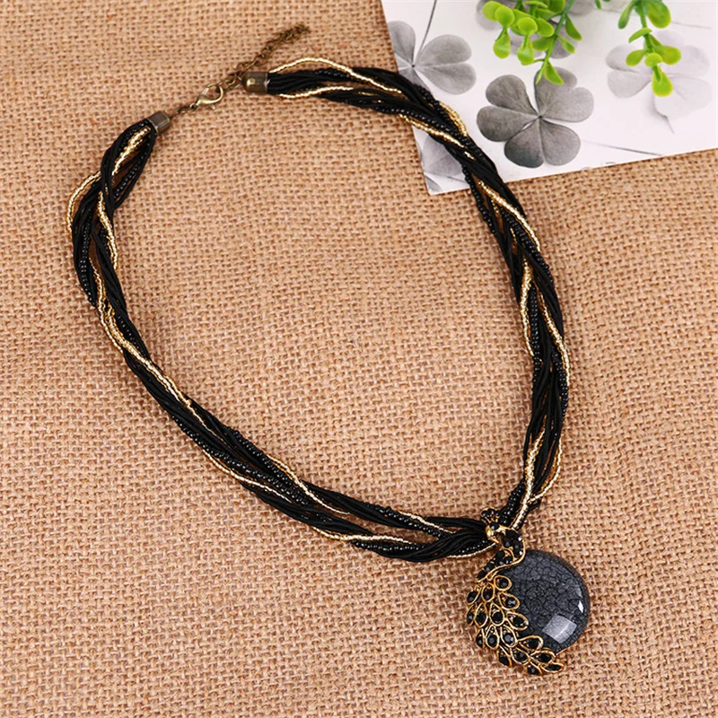 Женское колье-чокер ручной работы с подвеской из натурального камня