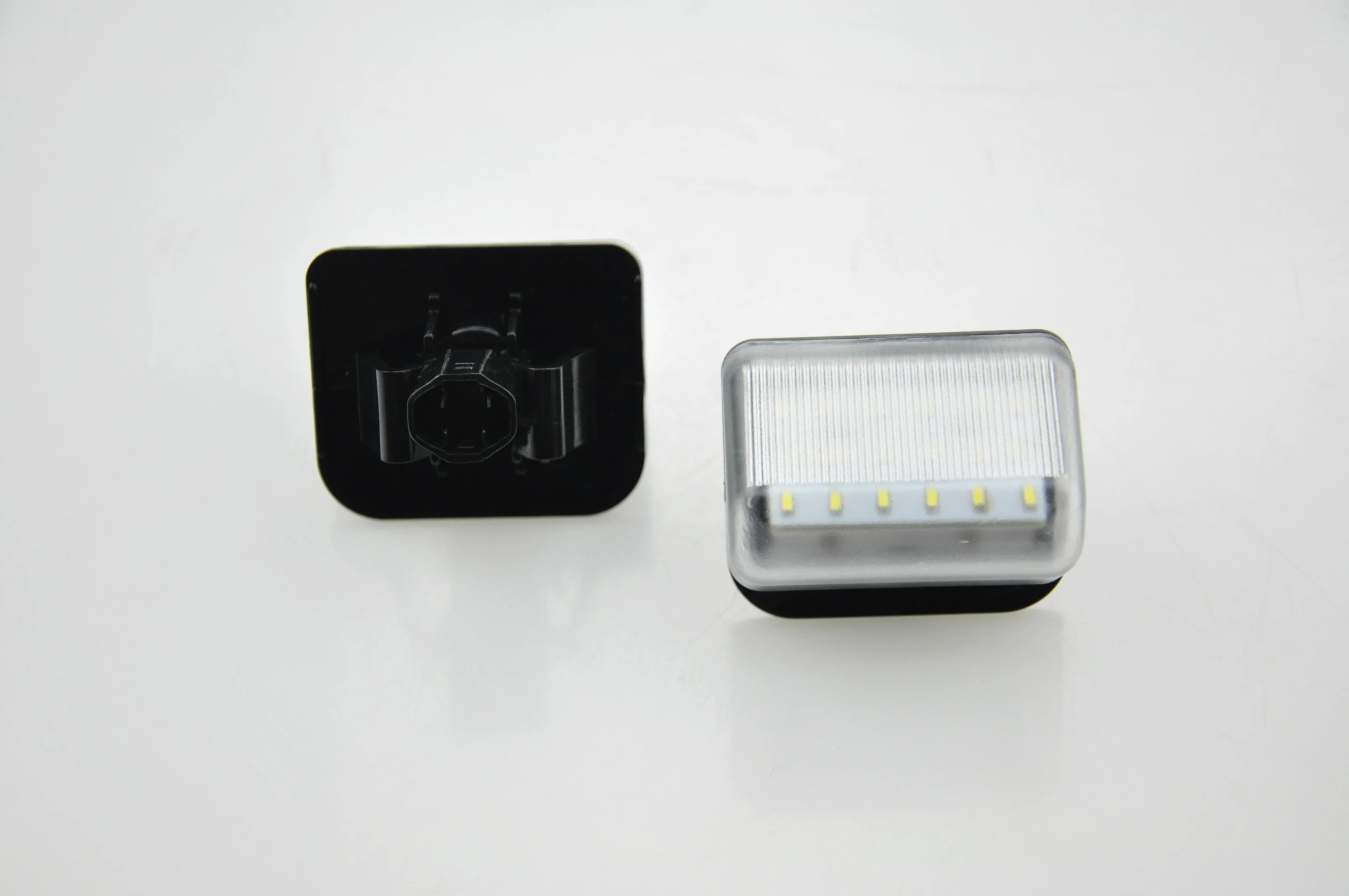 

For Mazda CX-5 2013-2015 Red LED Third Brake Running Light + white License Plate Lamp