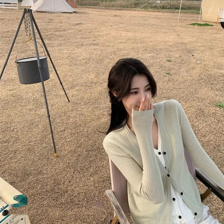 

Top women's 2021 spring and autumn women's wear new V-neck fake two piece knitted cardigan women's sweater jacket fashion