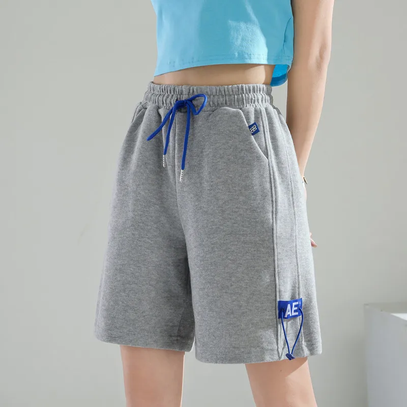 

2021 серые шорты женские летние корейские прямые спортивные брюки универсальные стройнящие повседневные пятиконечные шорты с широкими штан...