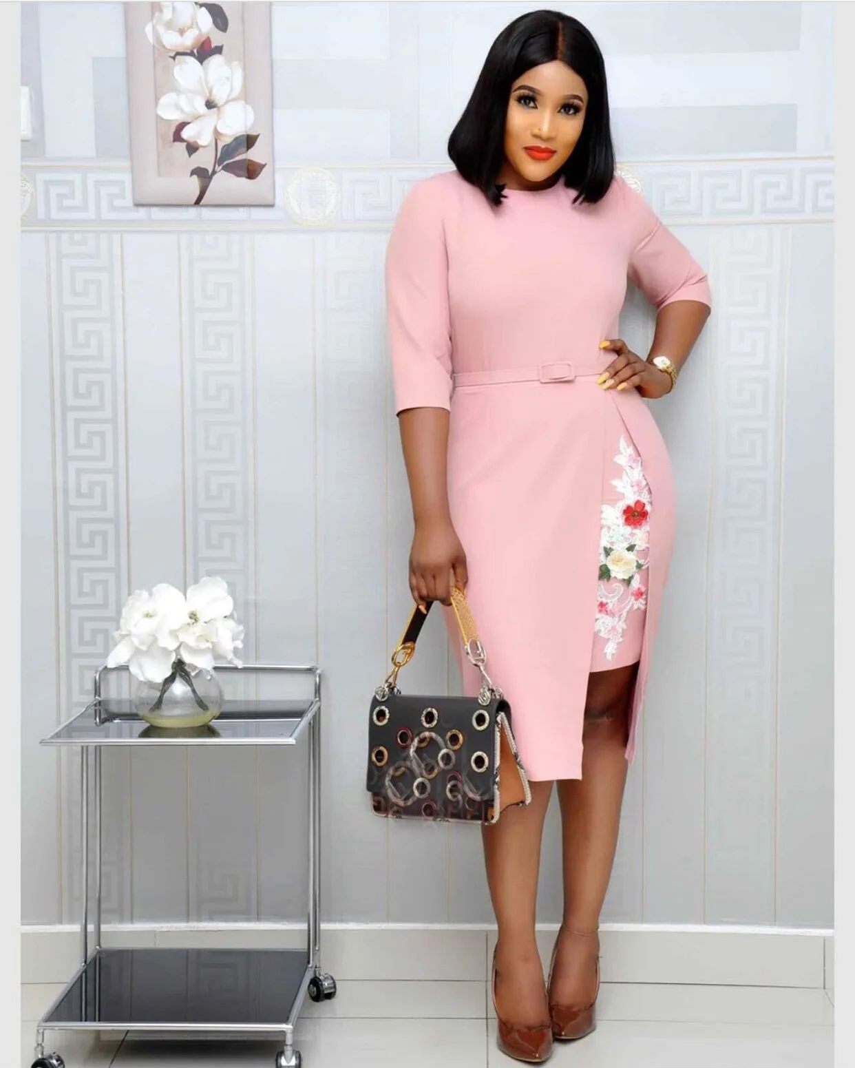 Офисное женское платье карандаш три четверти до середины икры с поясом без