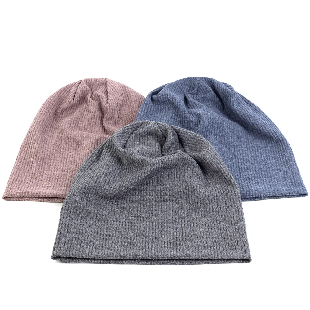 Вязаная шапка в рубчик унисекс зимняя осенняя мягкая теплая с черепом мужские и