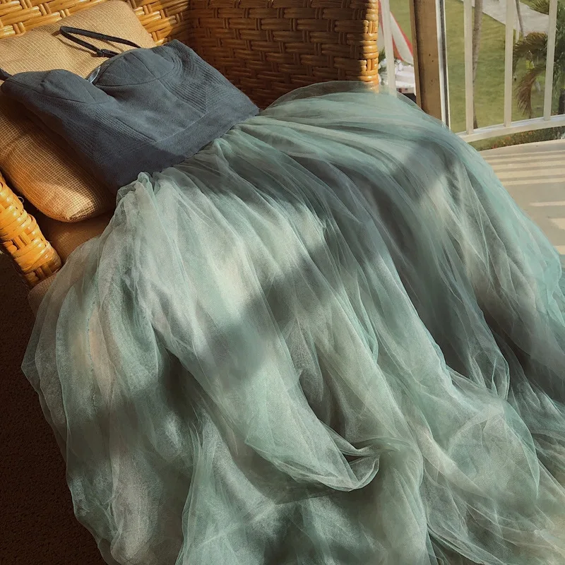 Женское приталенное платье на тонких бретельках Тюлевое с завышенной талией и