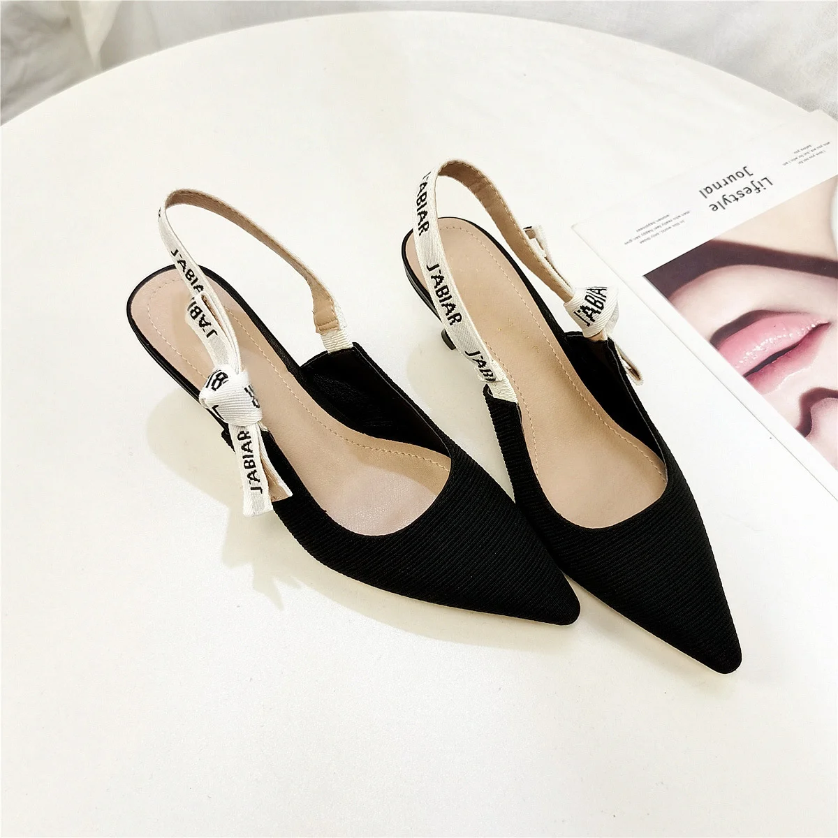 

New versatile cat heel letter sandals in summer 2021