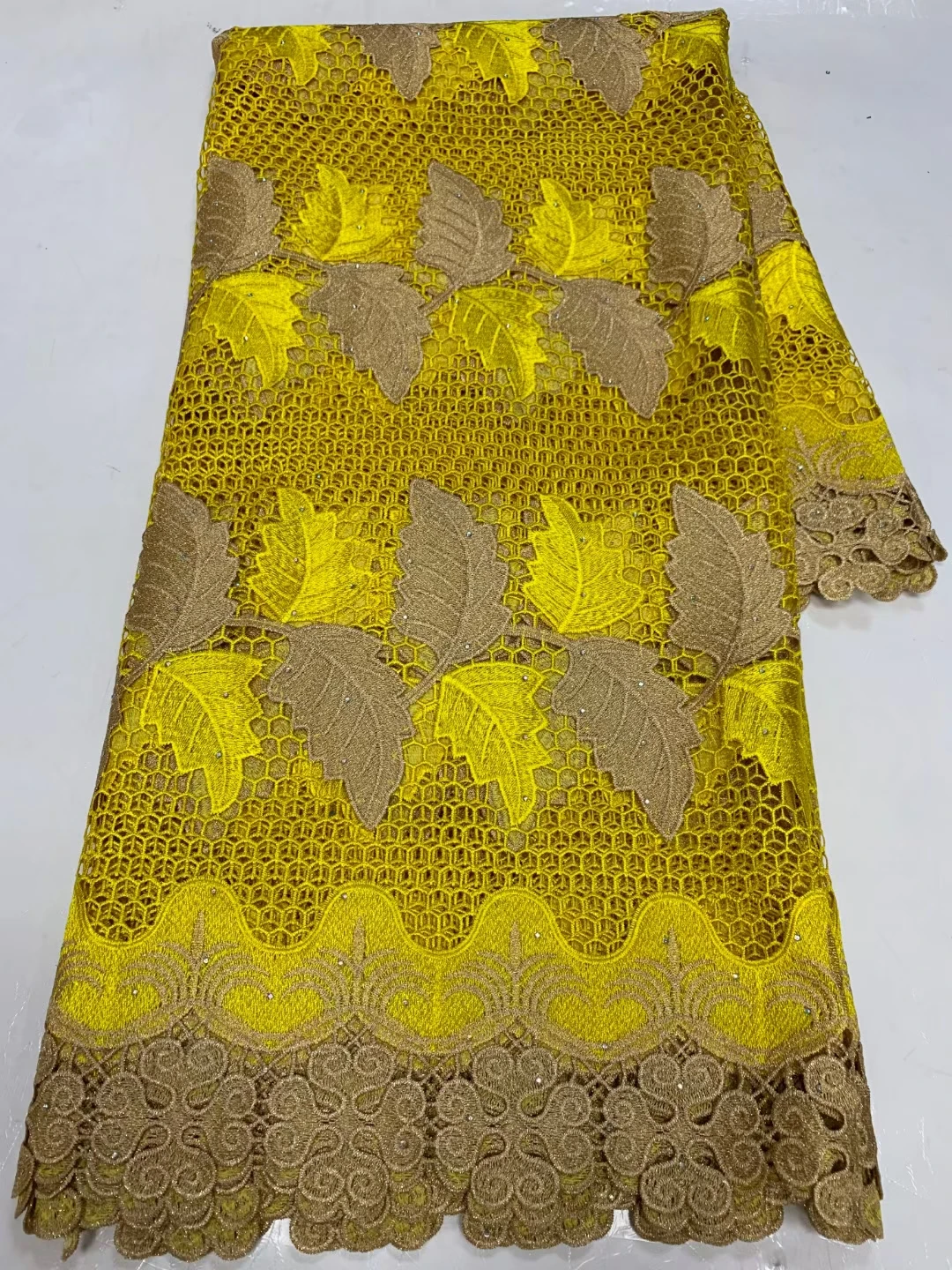 

Leaves pattern design good quality stones guipure lace fabric 5yards stones water soluble lace fabric for clothes NLY7103