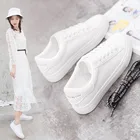 Модная женская спортивная обувь 40 весна дизайнер дышащая женская обувь PU кожа кружева повседневная обувь плоские белые кроссовки 2020