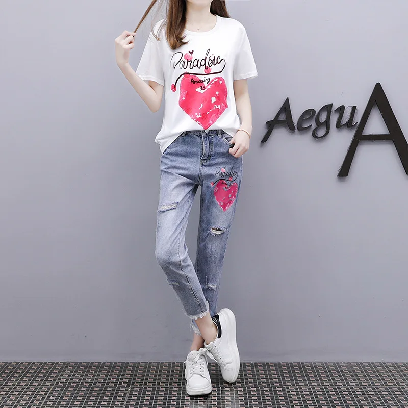Женская футболка с коротким рукавом и джинсы дырками модный костюм из двух
